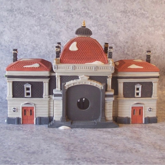 1989 Victorian Station by Dept 56 Dickens village series - Picture 9 of 10